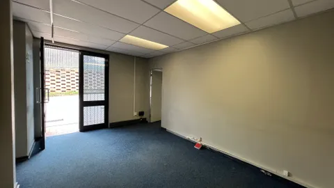 15-21 Olympia Ave, Eastborough Business Park - Unit 17 -  (11) -271m²